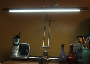 Full-Spectrum Desk Lamp